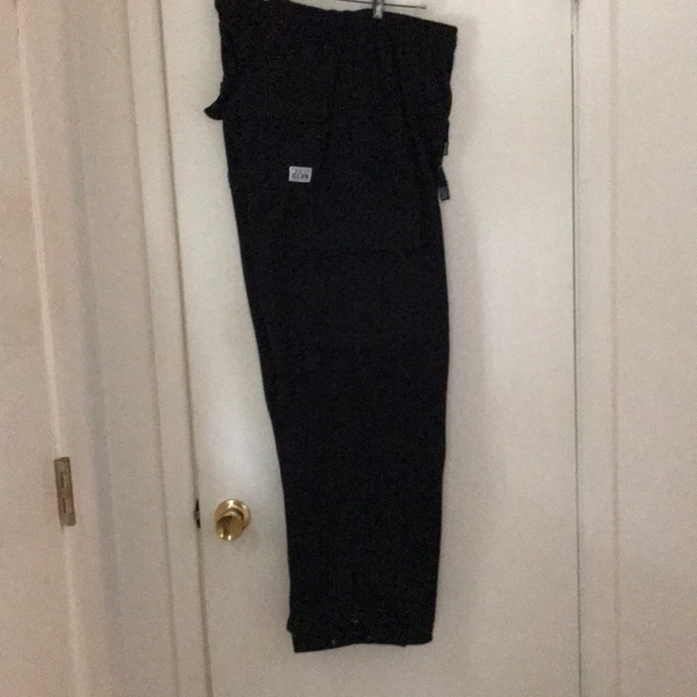 Men’s pro club cargo sweatpants.